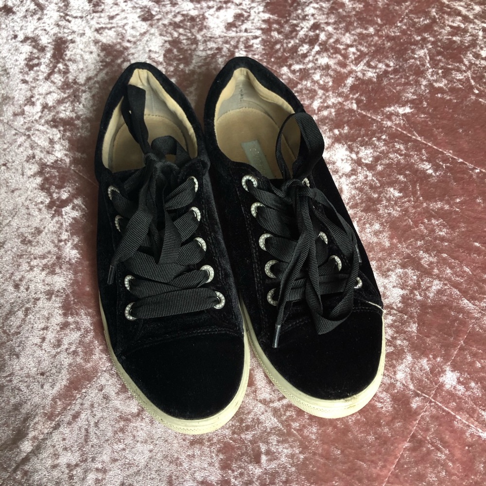 🎉HP🎉 Betsey Johnson Velvet Sneakers